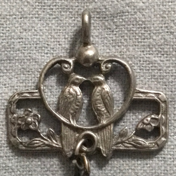 Vintage Lovebirds pewter pendant W/Emrald Crystal - Picture 3 of 6